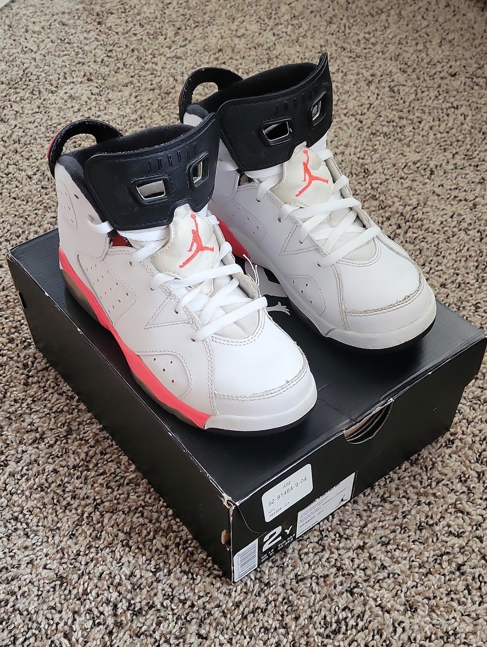 Jordan Retro 6 Kids' White Sneakers with Black and Infrared Accents Size 2Y